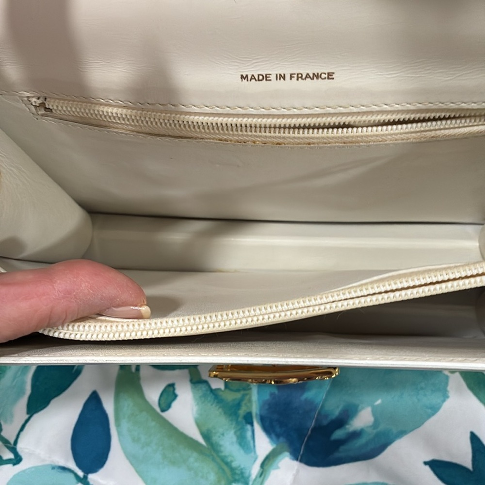 Elegant Vintage Celine White Leather Shoulder Bag - Picture 12 of 16